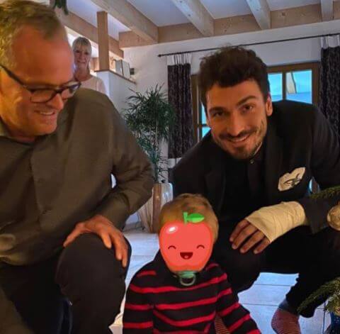 Hermann Hummels with his son Mats Hummels and grandchild.